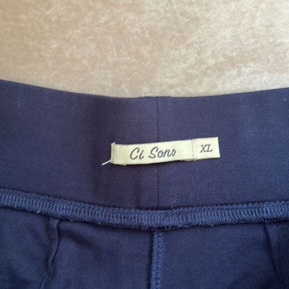 *CI Sono* Jrs XL (Run small) Navy Stretxh Cuffed Lounge Zipper Pocket Shorts EUC - Picture 3 of 9